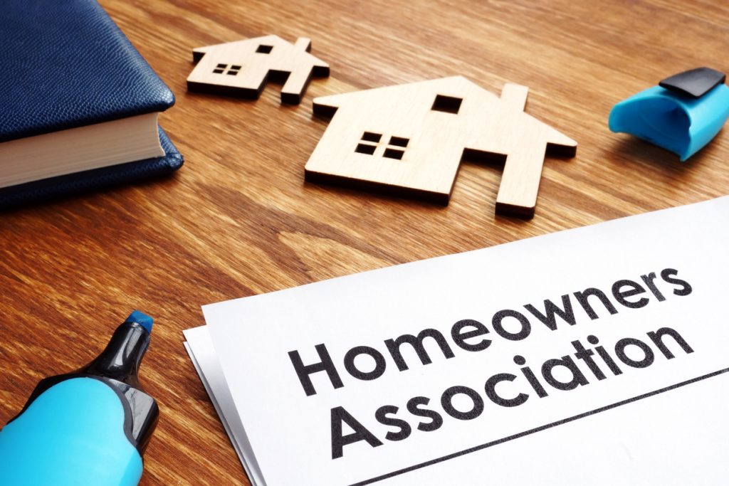 pros and cons of an HOA